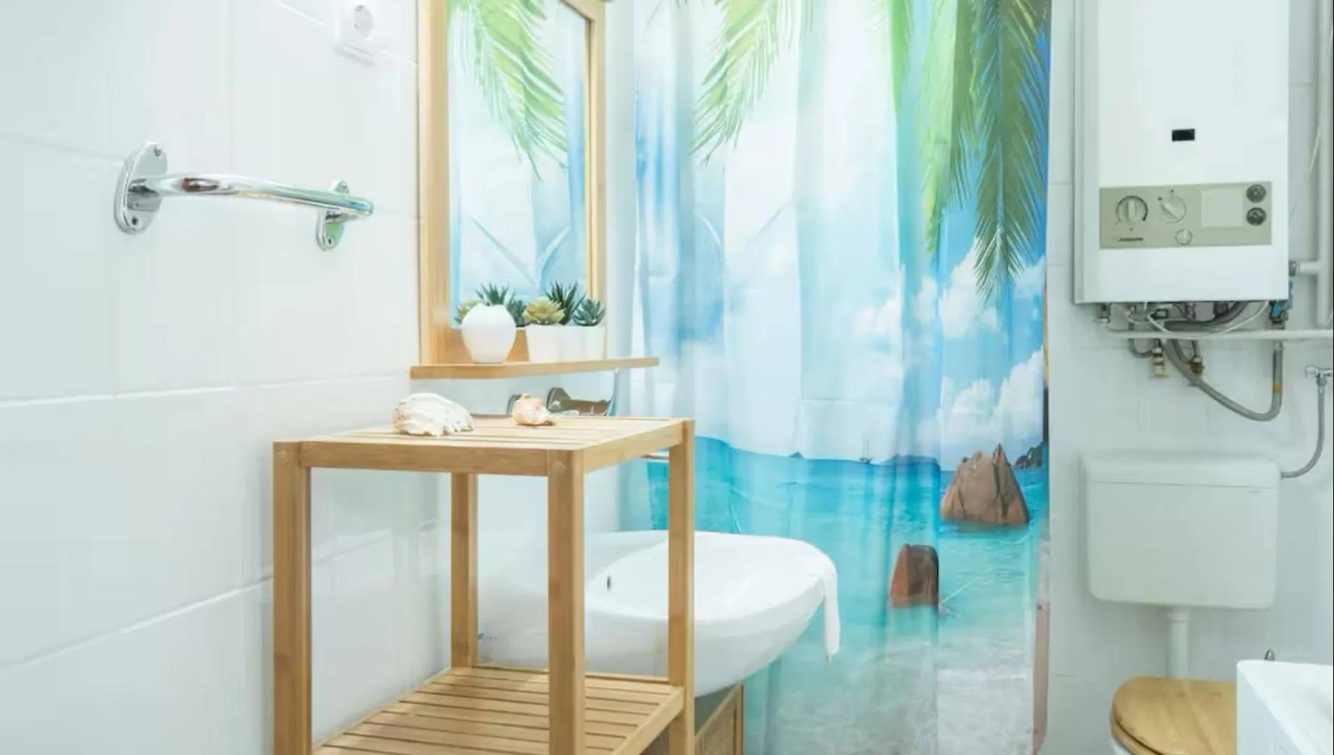 Little Americas Malibu Apartment Budapest