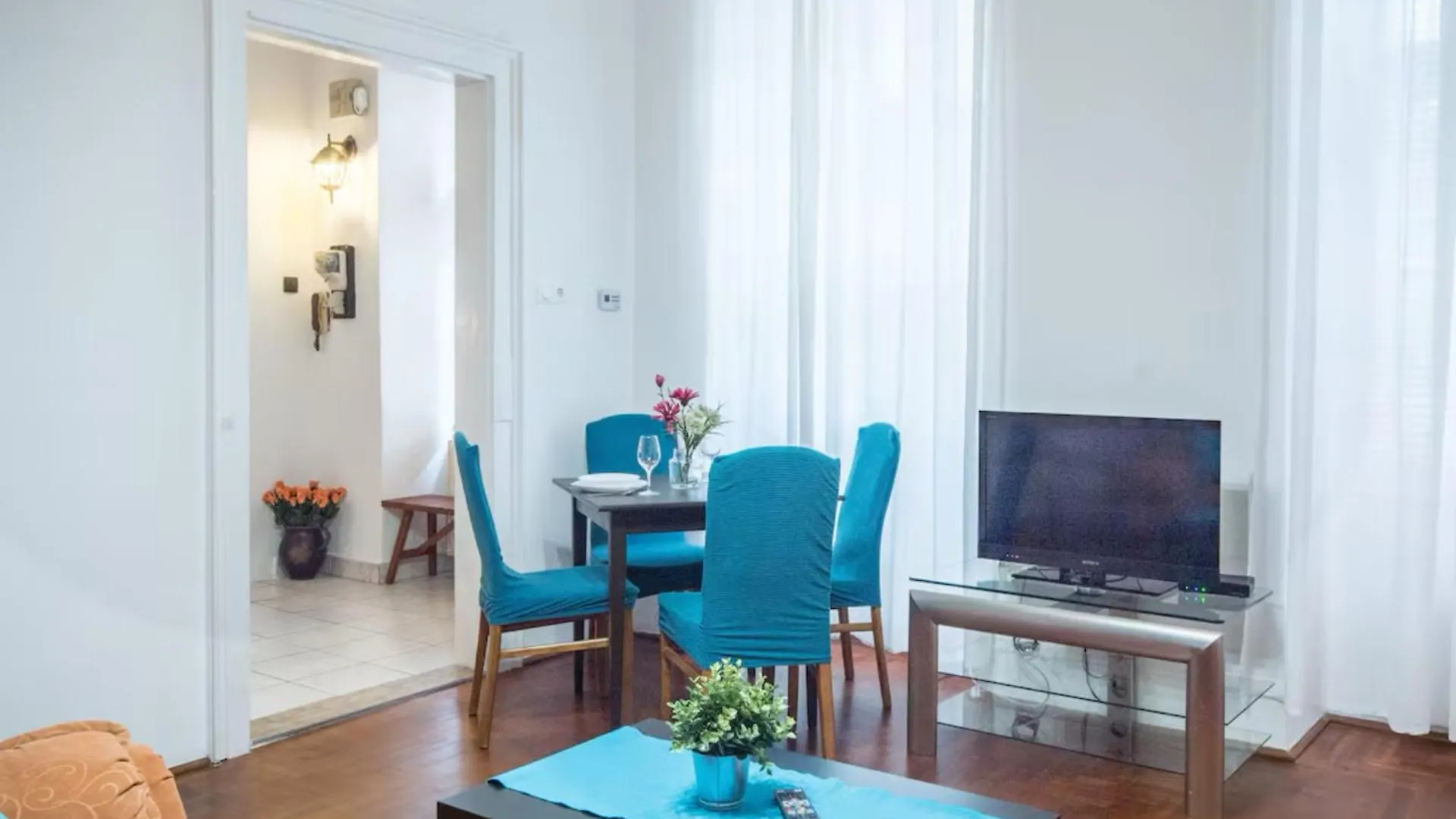 Little Americas Malibu Apartment  Budapest