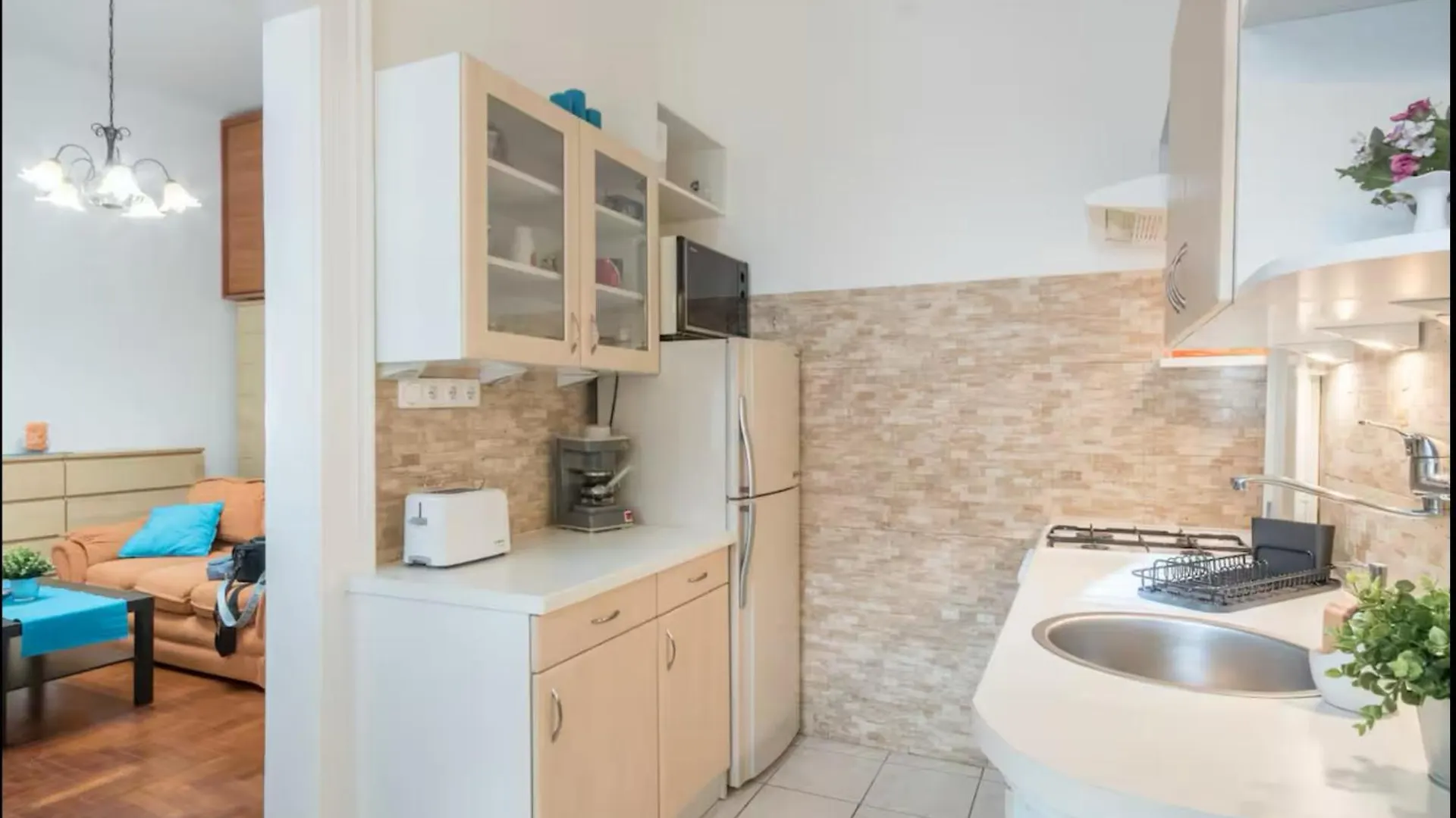 Little Americas Malibu Apartment