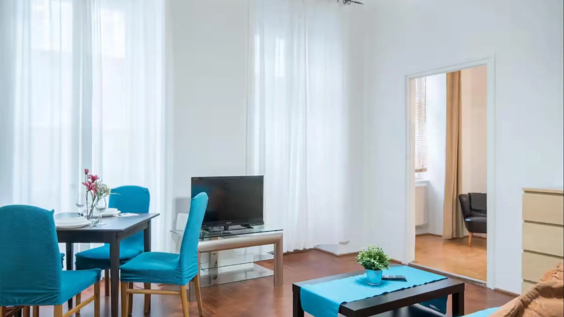 Little Americas Malibu Apartment